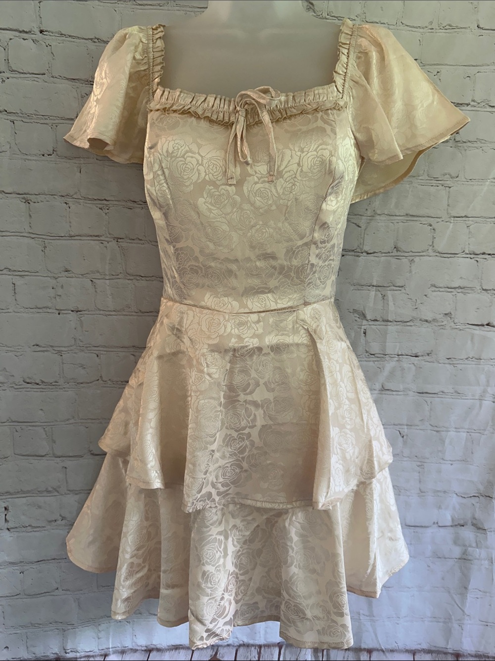 Francesca’s NWT Ivory Floral Satin Jacquard Tiered Mini Dress size S